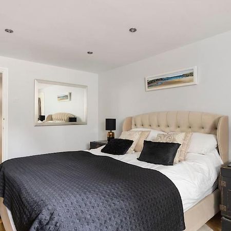 2 Double Bedroom Large Modern Self Contained Apartment Free Parking Camberley Exterior photo
