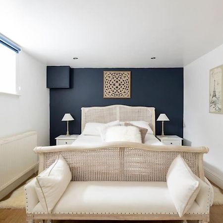 2 Double Bedroom Large Modern Self Contained Apartment Free Parking Camberley Exterior photo