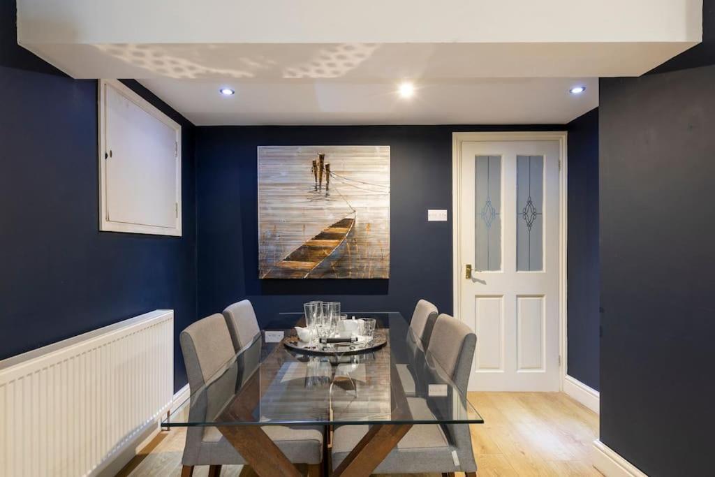 2 Double Bedroom Large Modern Self Contained Apartment Free Parking Camberley Exterior photo