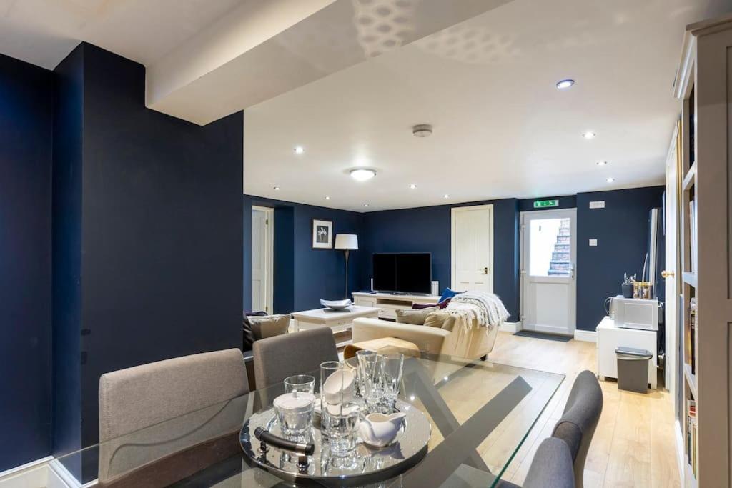 2 Double Bedroom Large Modern Self Contained Apartment Free Parking Camberley Exterior photo