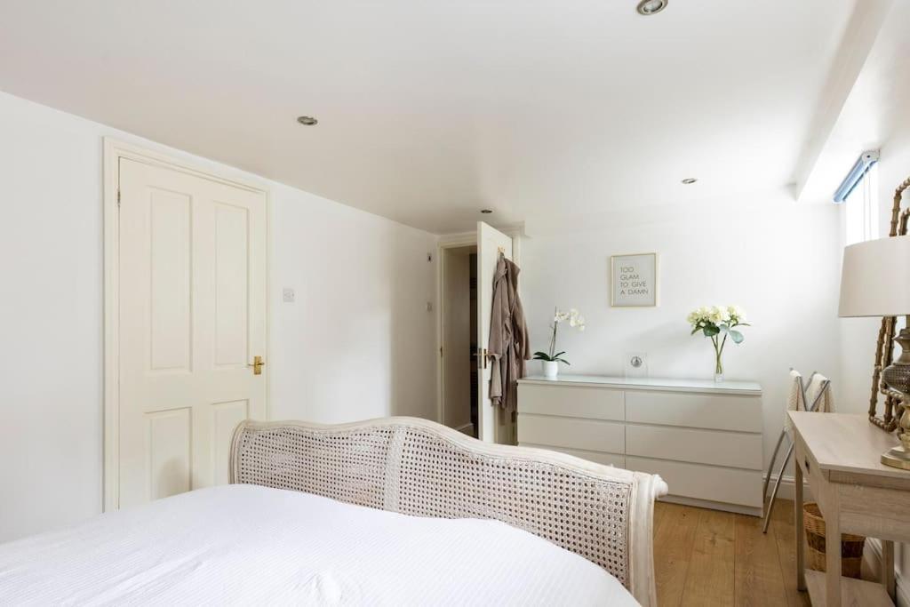 2 Double Bedroom Large Modern Self Contained Apartment Free Parking Camberley Exterior photo
