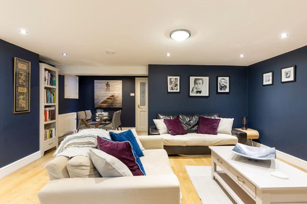 2 Double Bedroom Large Modern Self Contained Apartment Free Parking Camberley Exterior photo