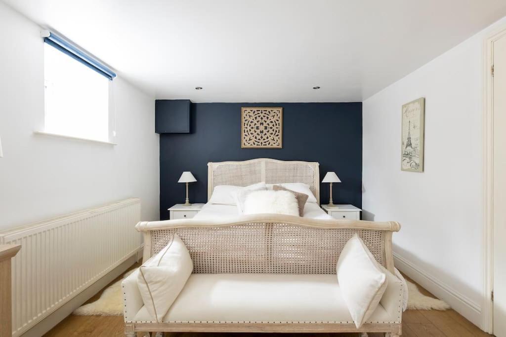 2 Double Bedroom Large Modern Self Contained Apartment Free Parking Camberley Exterior photo